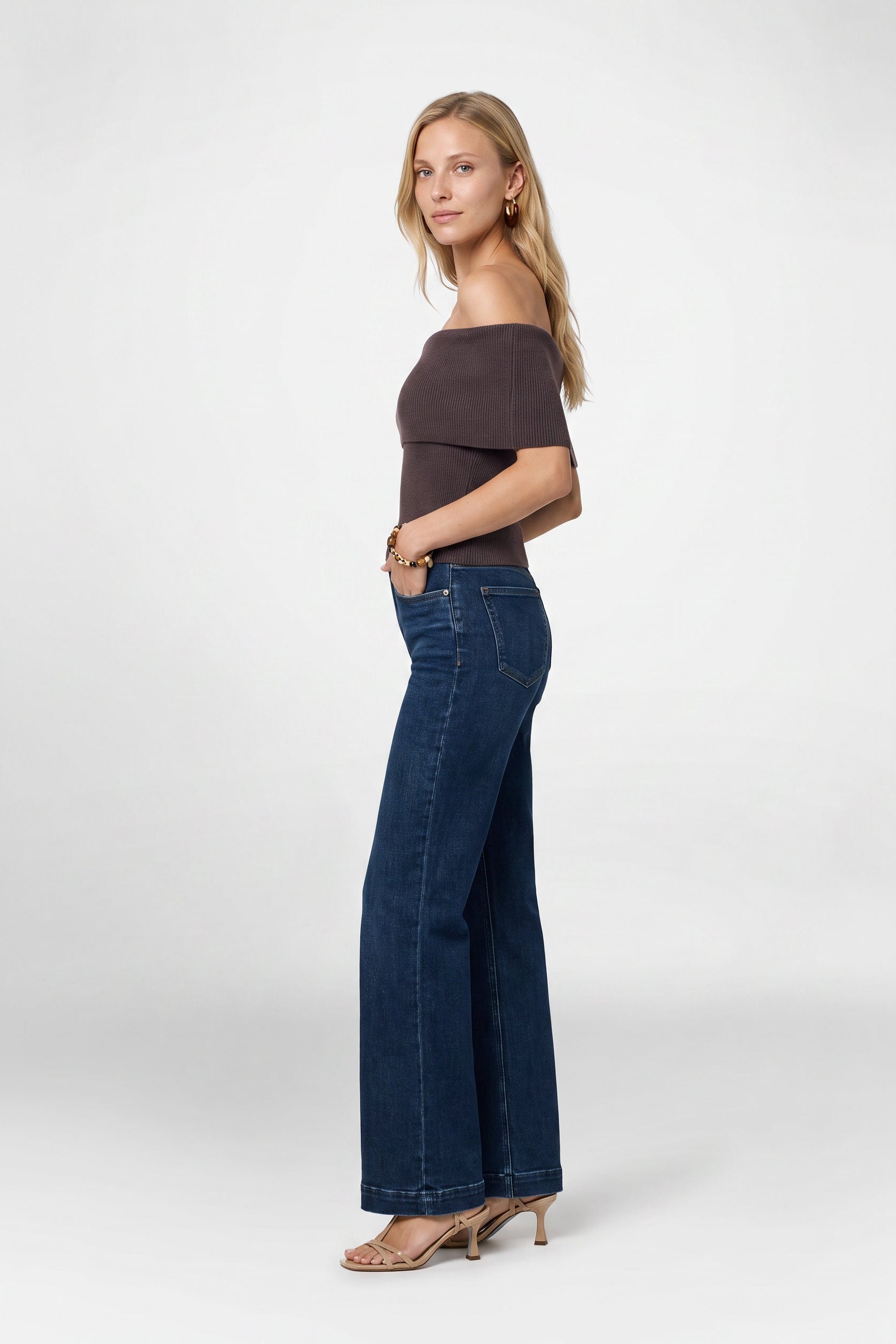 Anne Off The Shoulder Top In Chocolate Brown