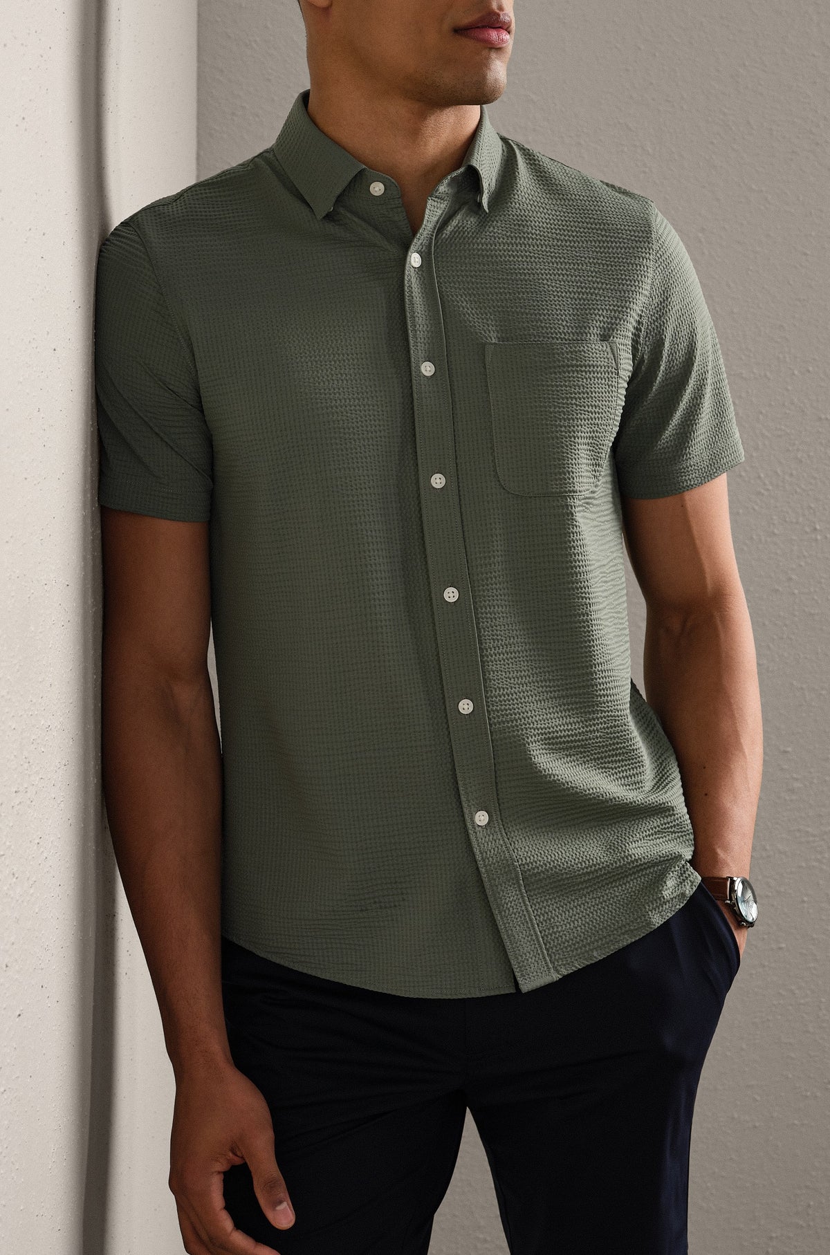 Commuter Seersucker Short Sleeve Shirt In Olive Shadow