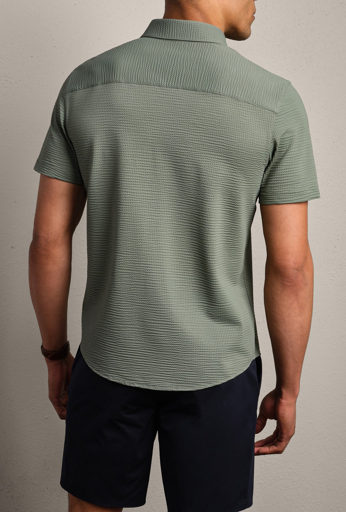 Commuter Seersucker Short Sleeve Shirt In Olive Shadow