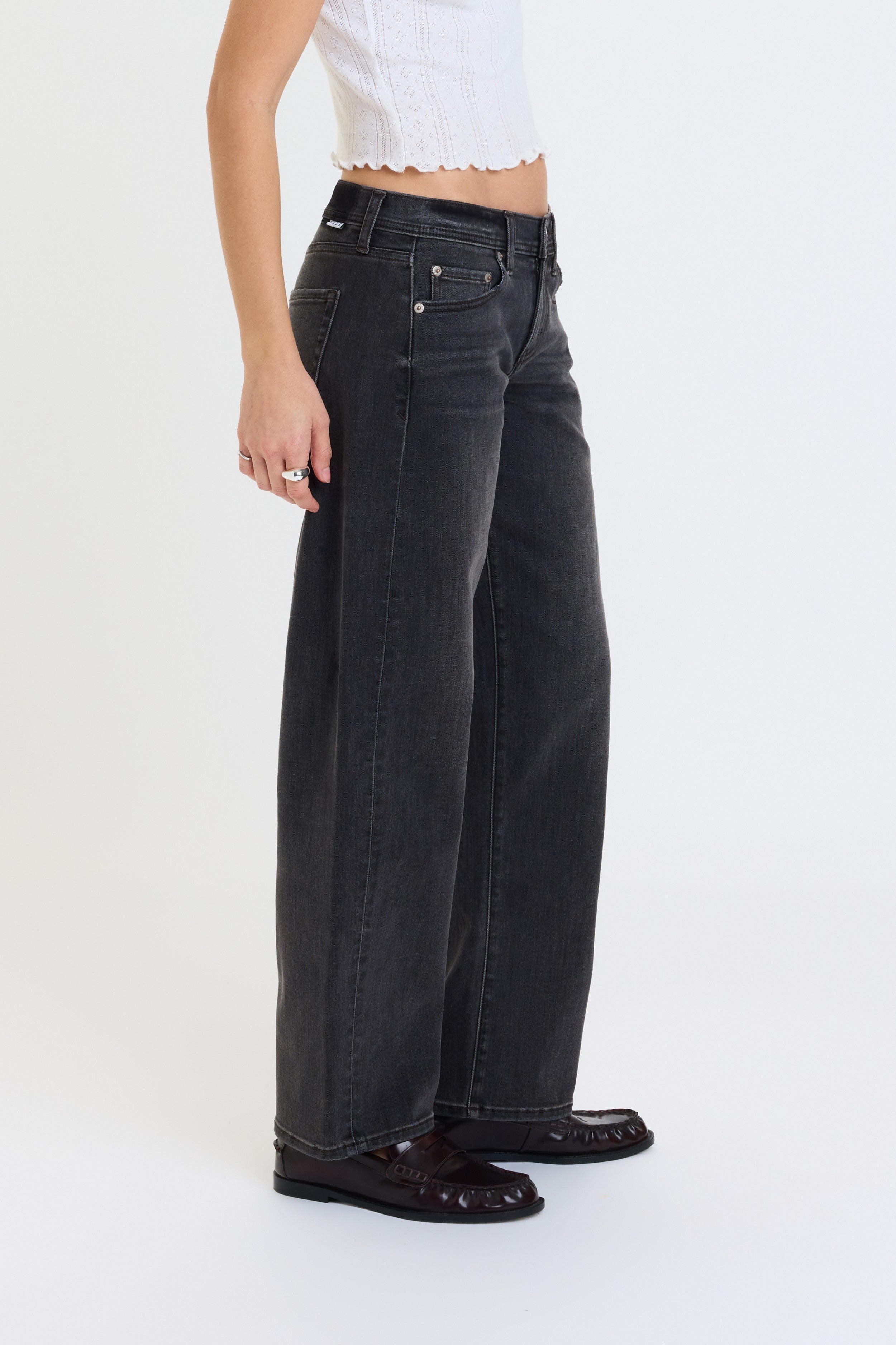 Repay Low Rise V-waist Soft Barrel