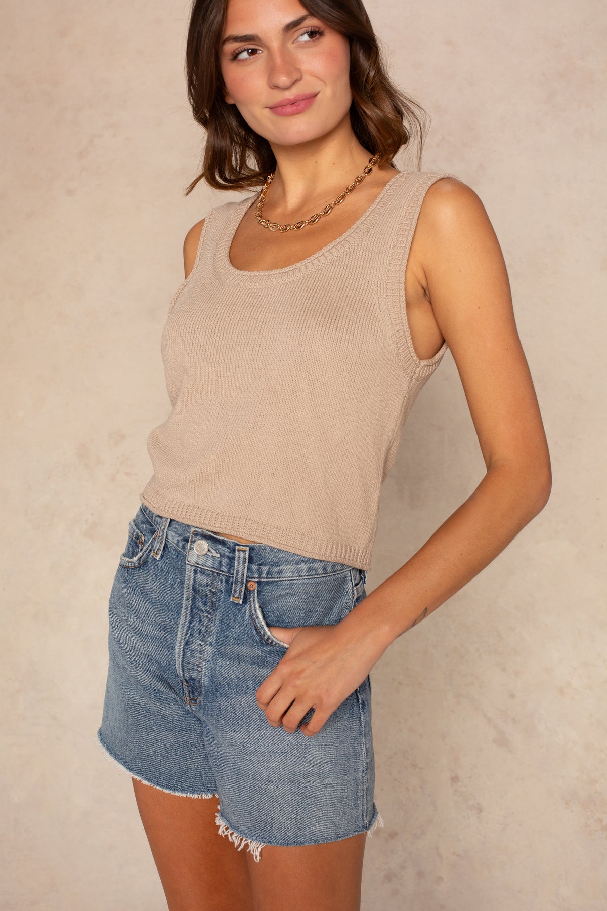 Piper Sleeveless Sweater In Mocha