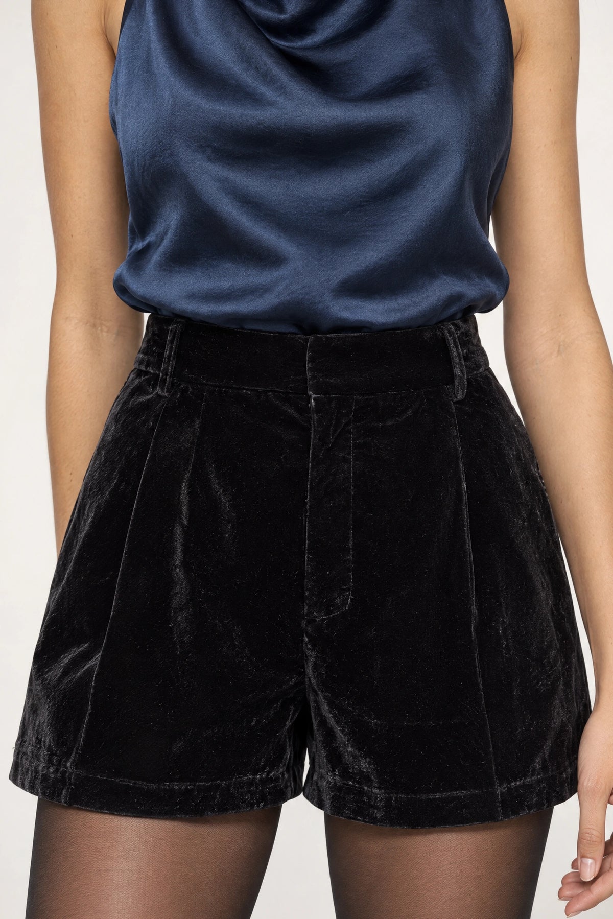 Carolina Velvet Short In Black