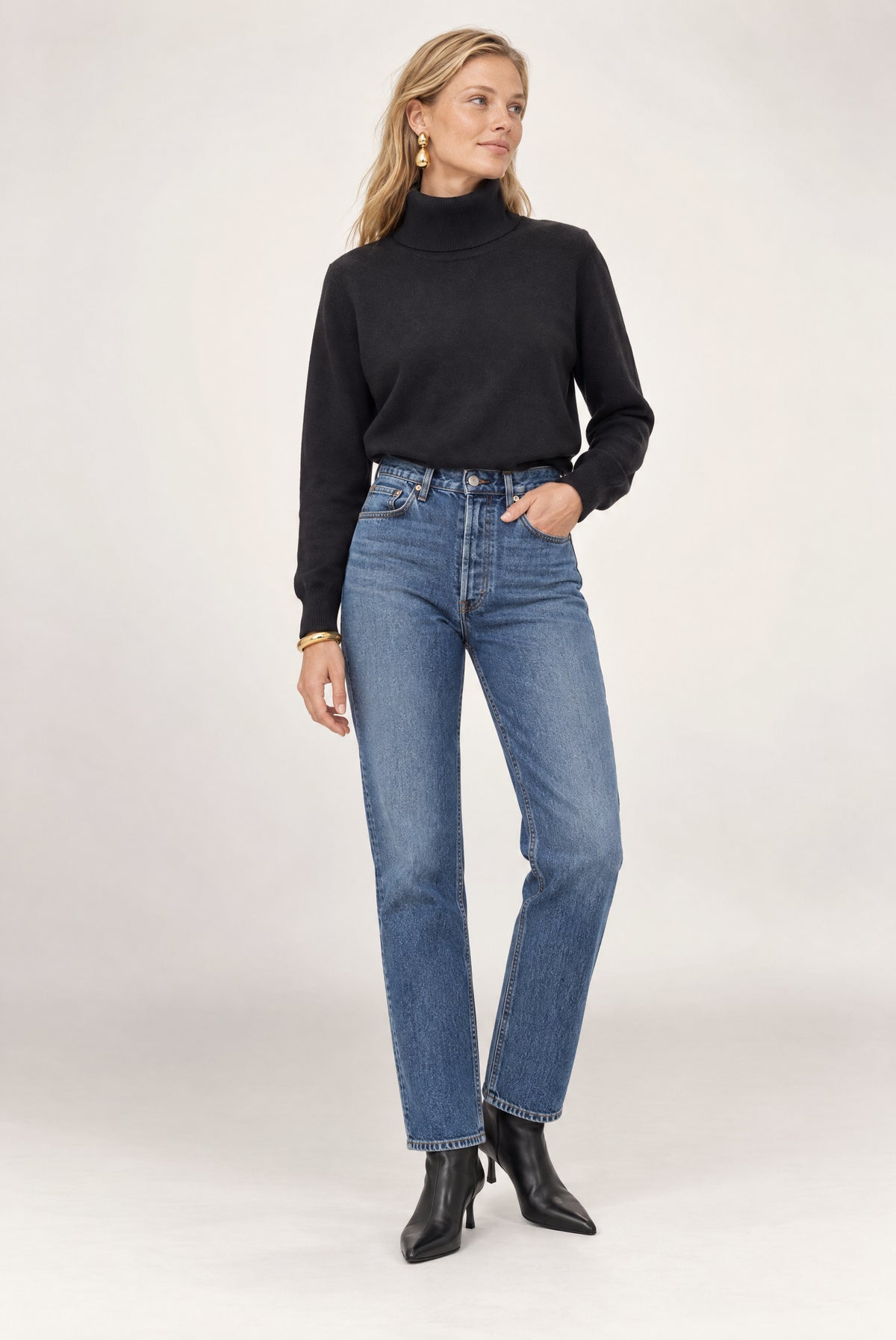 Winnie Turtleneck Sweater In Black