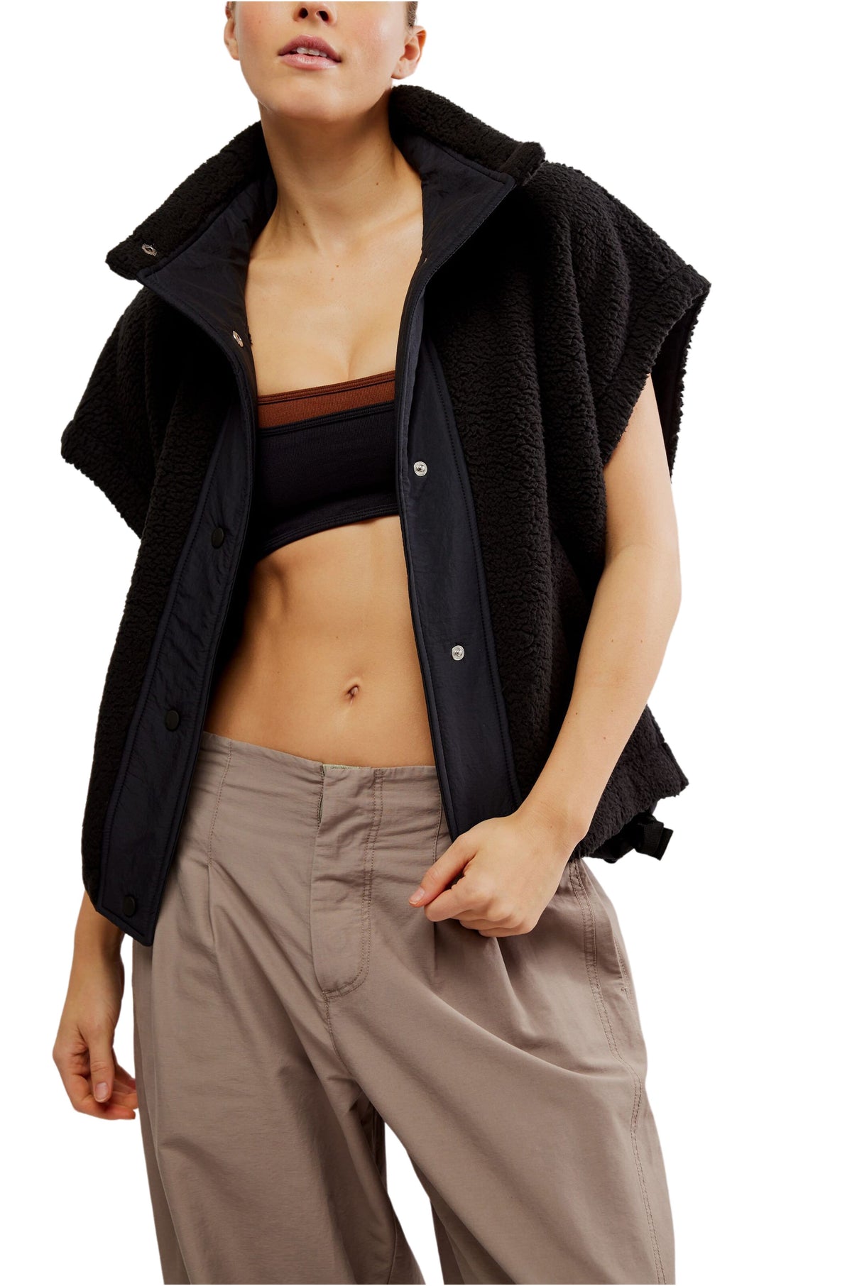 Scout It Out Vest In Black