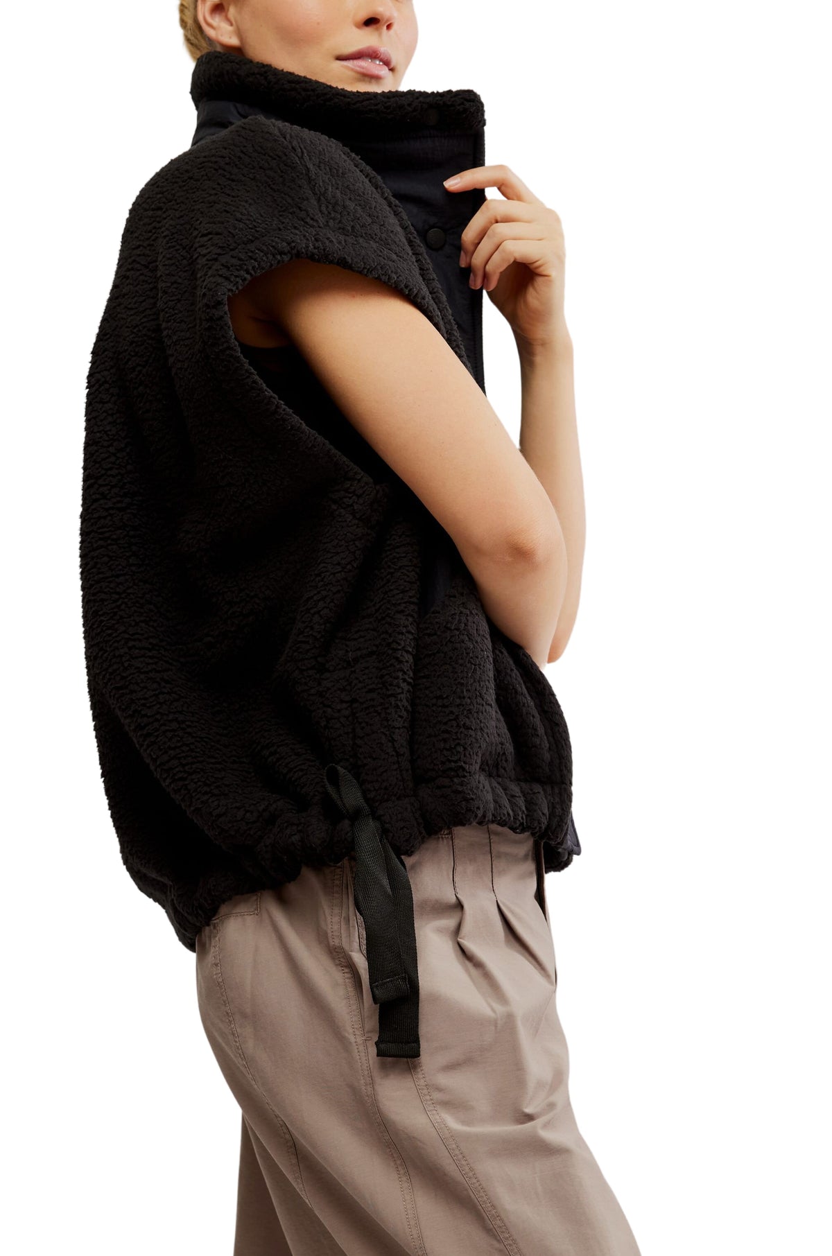 Scout It Out Vest In Black