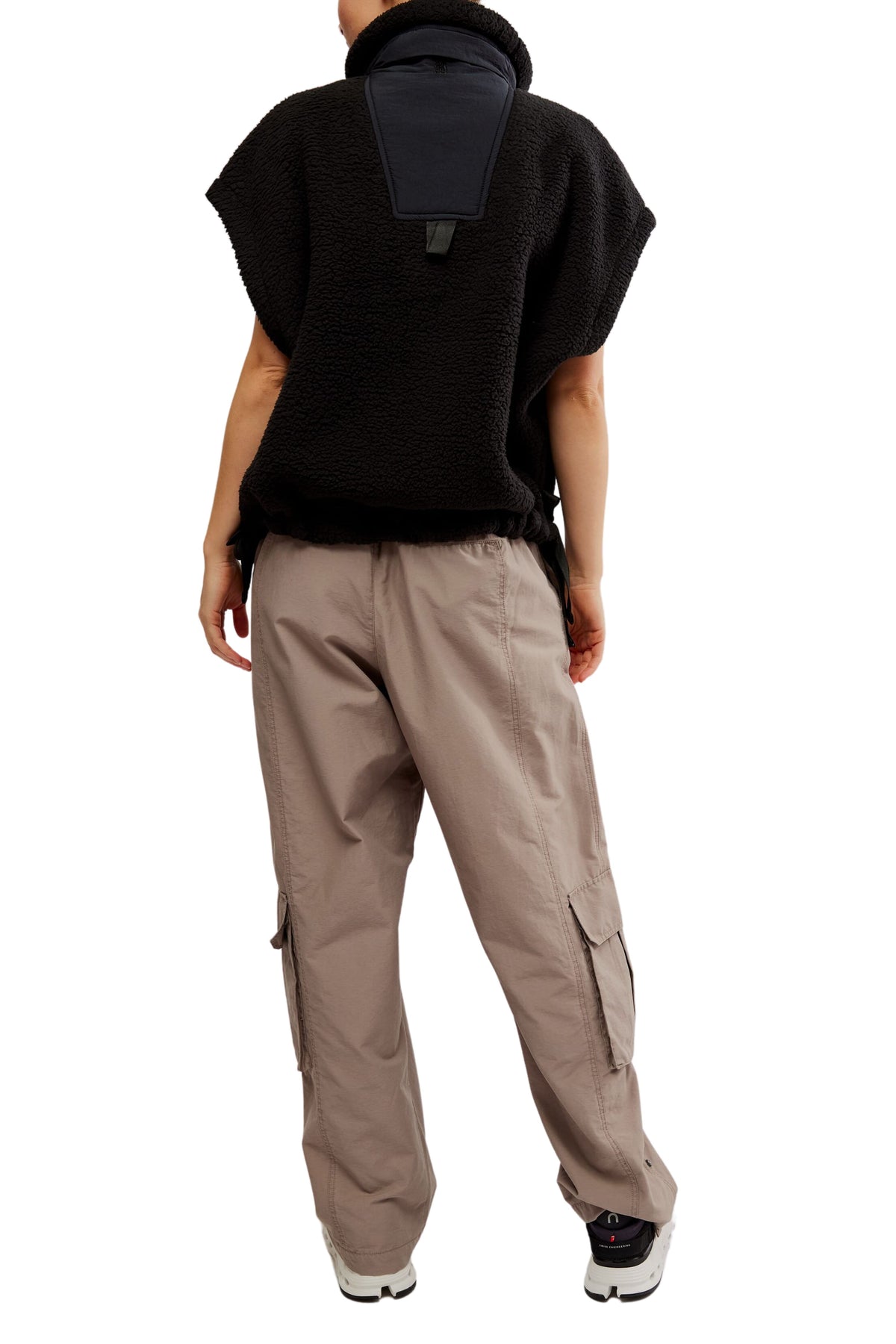 Scout It Out Vest In Black