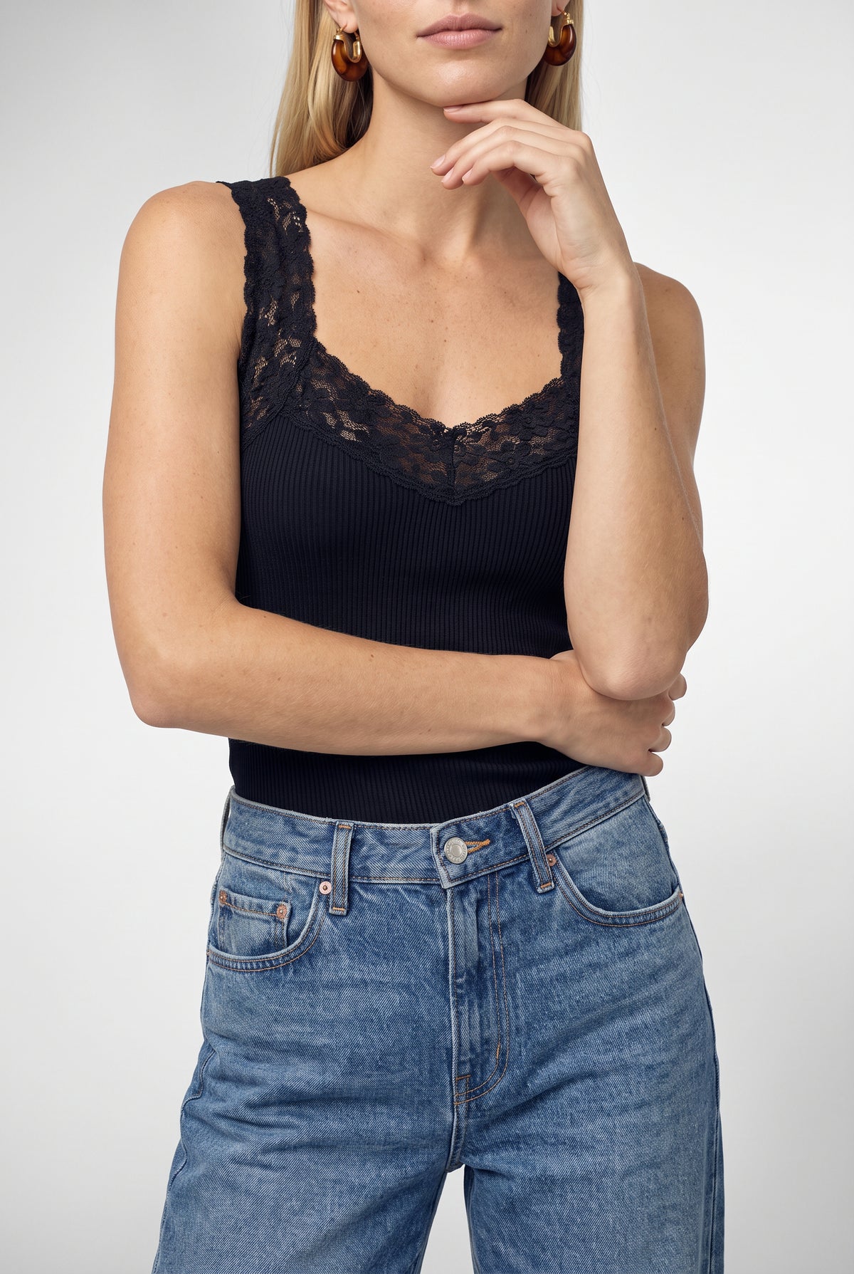 Lace Trim Seamless Tank In Black