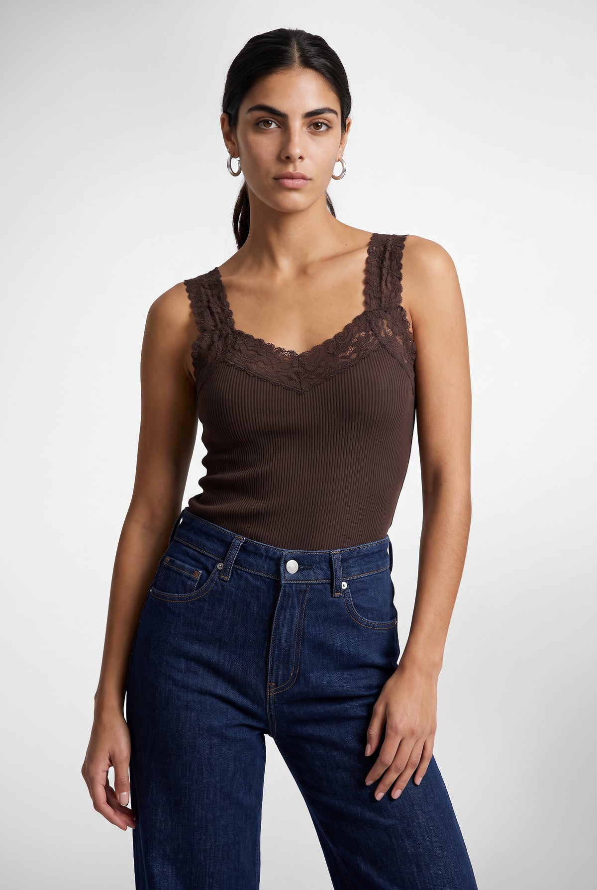Lace Trim Seamless Tank In Coffee Bean
