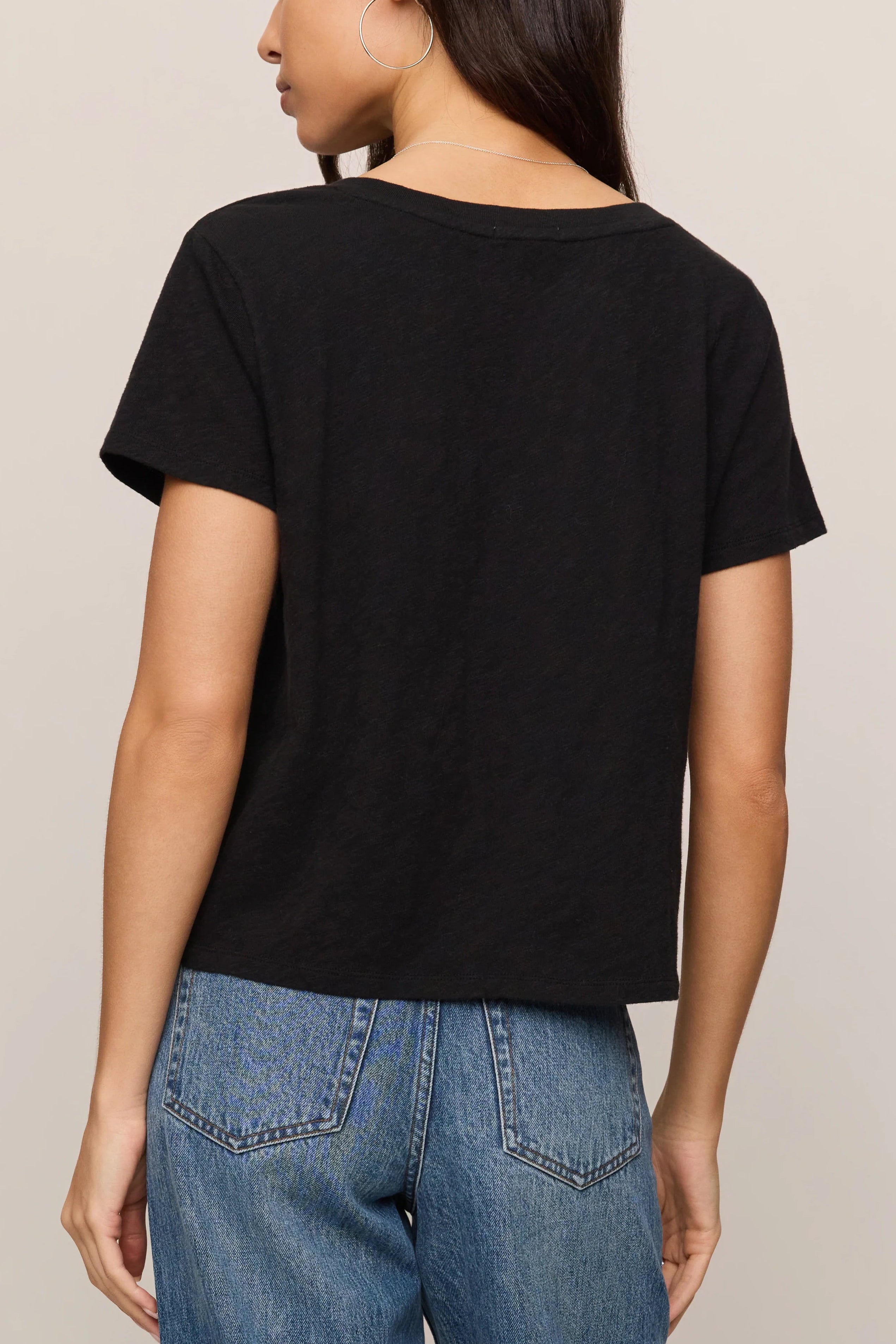 Nomad V Neck Tee In Black