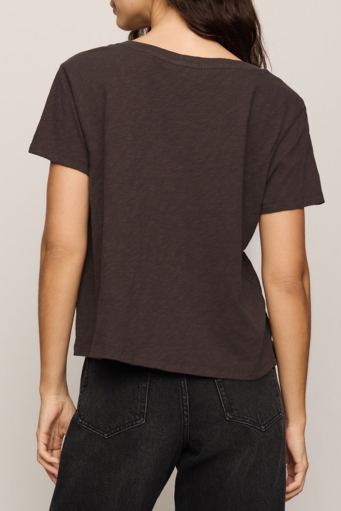 Nomad V Neck Tee In Cocoa Bean