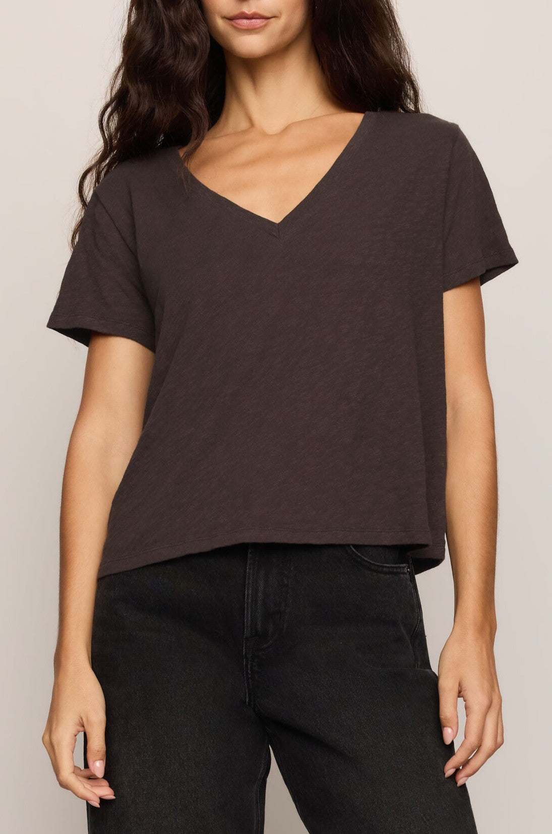 Nomad V Neck Tee In Cocoa Bean