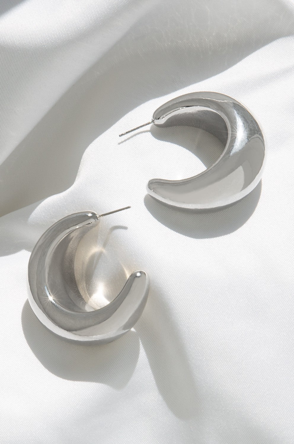 Large Hollow Crescent Post Hoop