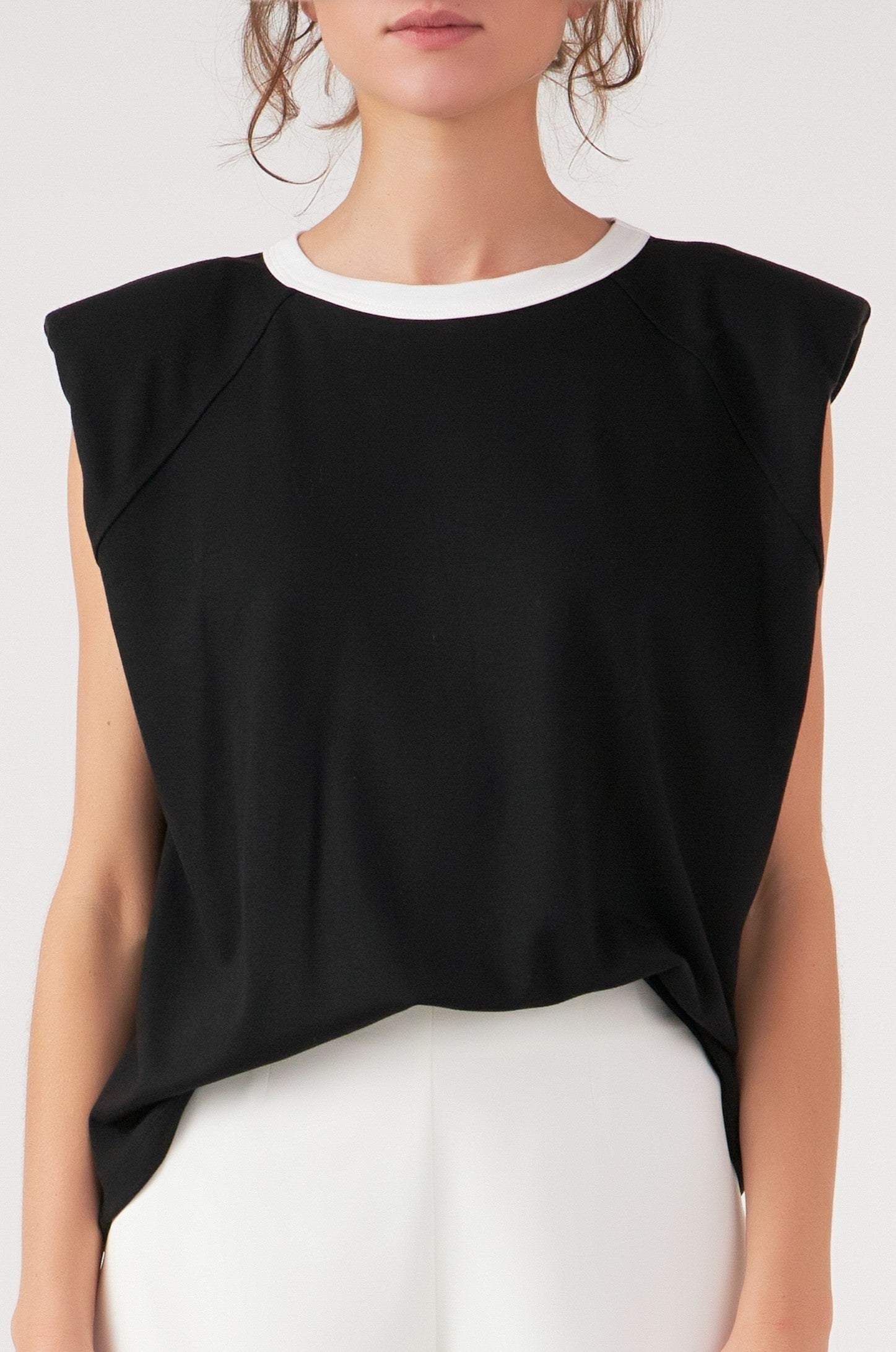 Contrast Neckline Sleeveless Tee