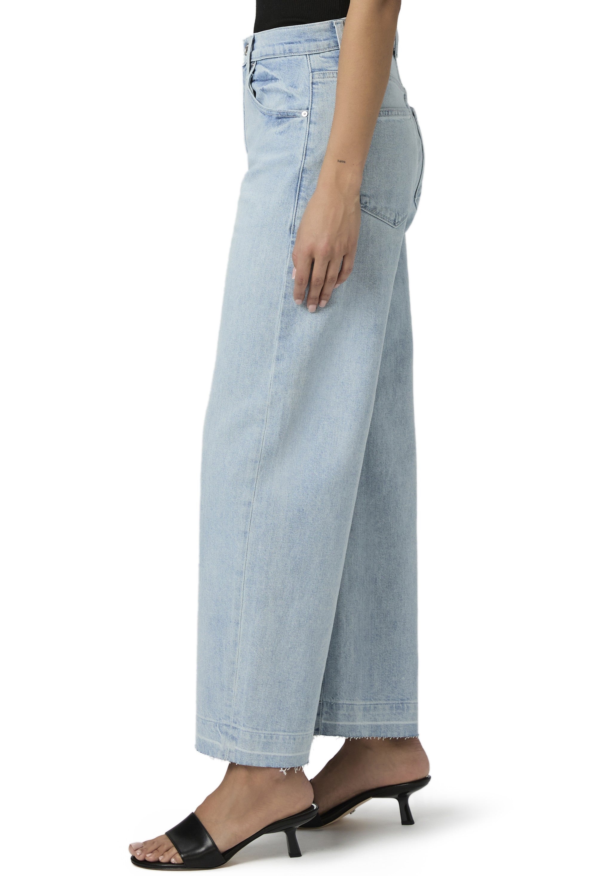 Areilla Ankle In Femanda With Undone Hem