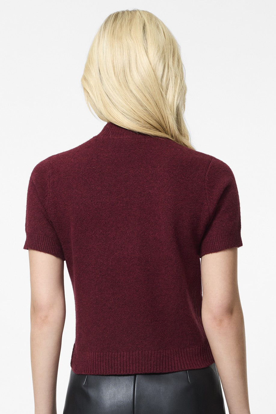 Vhari Mock Neck Short Sleeve Top