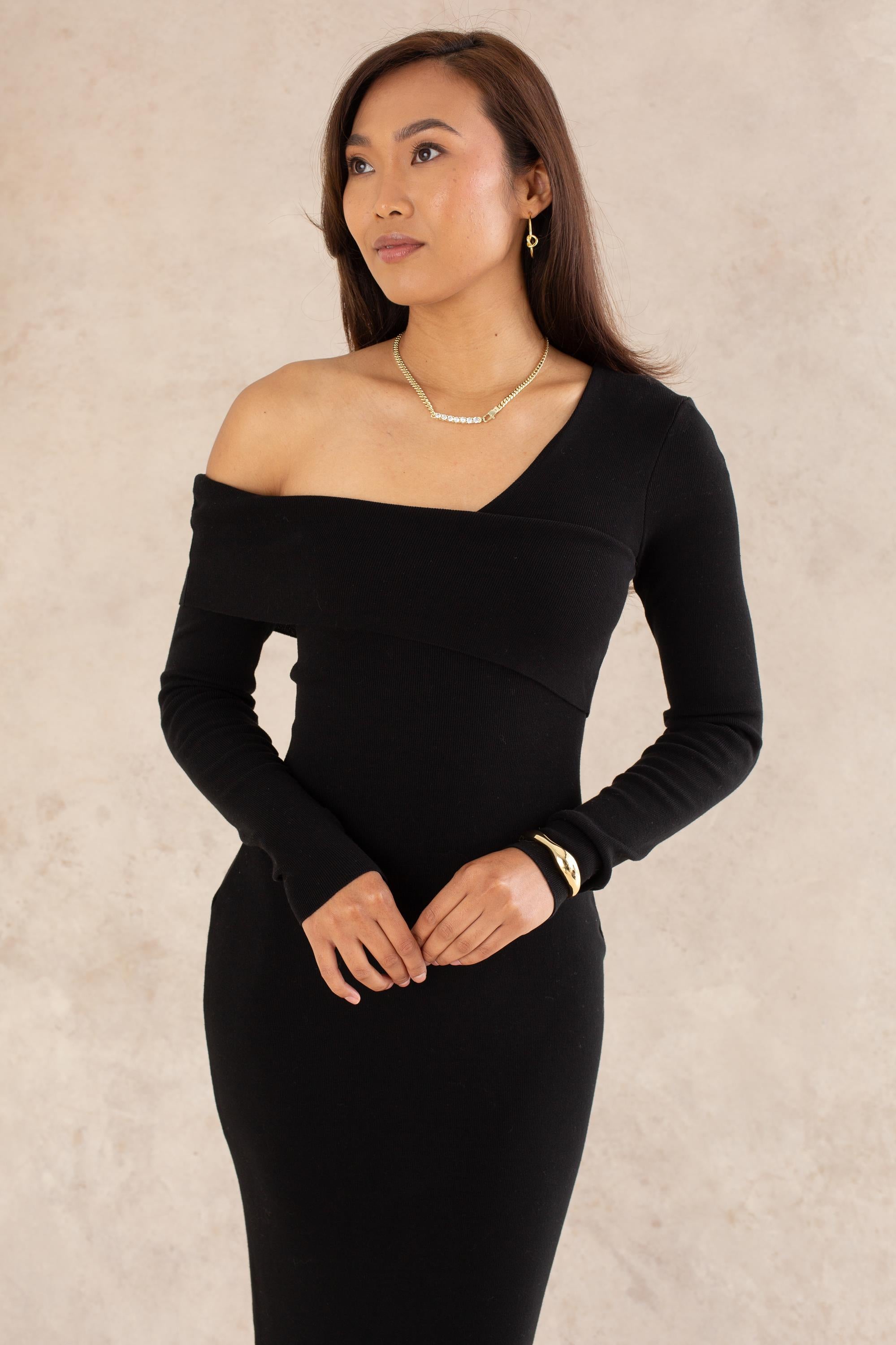 極美品 タグ付き Uneck Piping Dress Olivia One Shoulder Midi Sweaterdress Black – South Moon Under