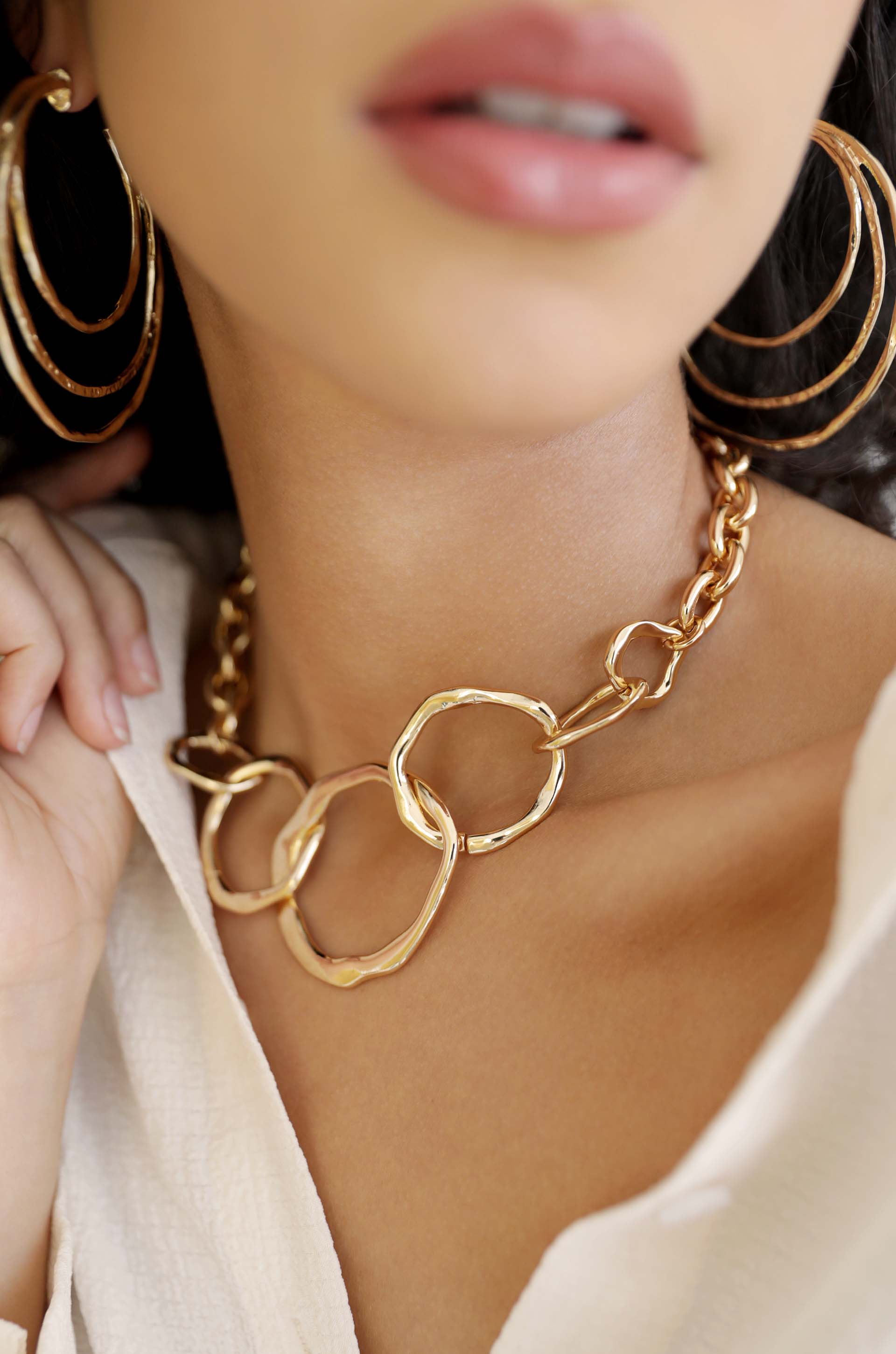 Interlocking Golden Chain Necklace